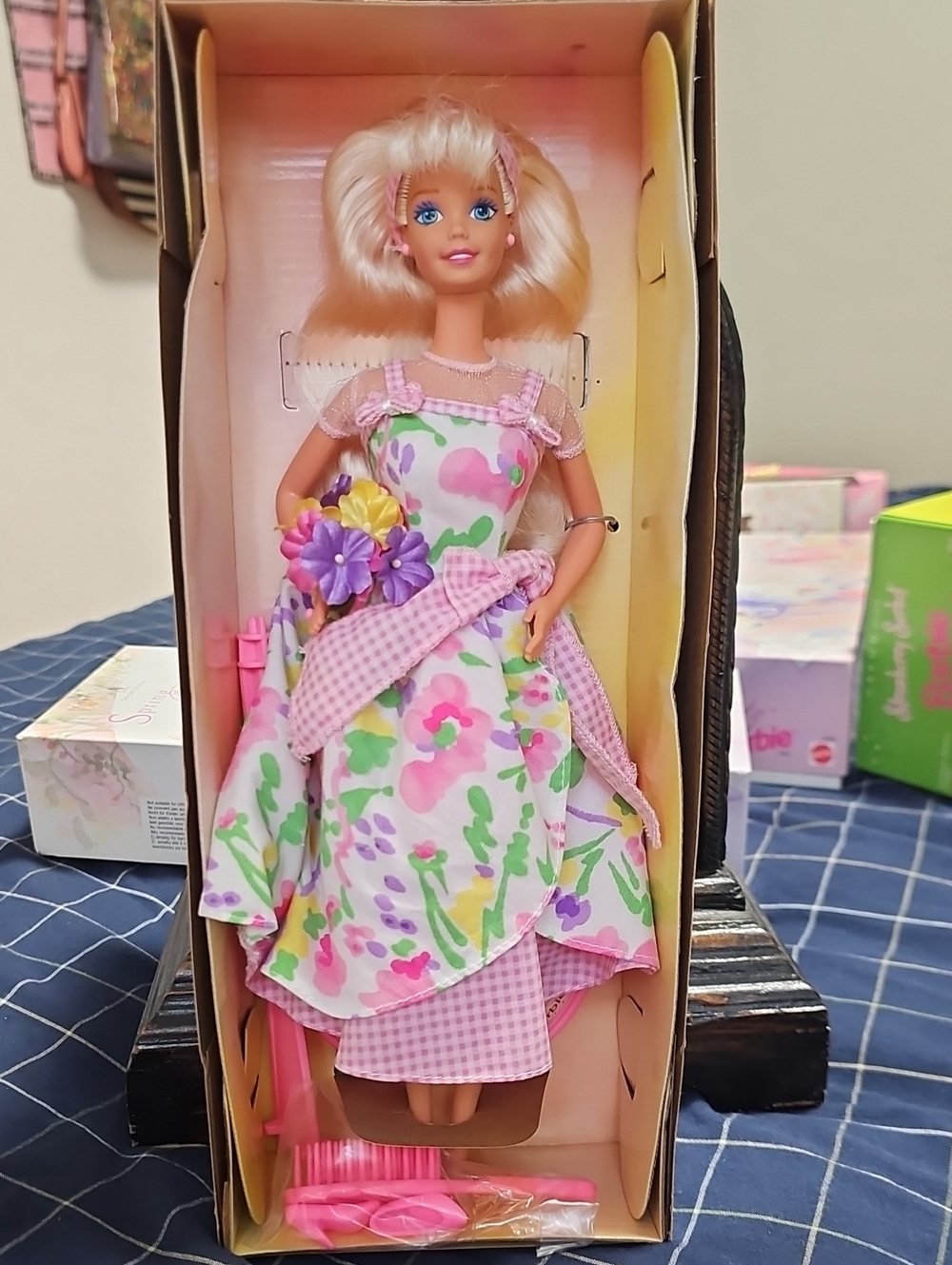 New Spring Petals Barbie Doll Avon Exclusive Edition 1996 Blonde Vintage
